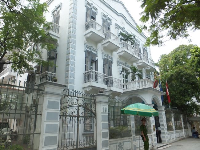 【大使館】<br /><br />この辺りは、各国の大使館がひしめき合っています。<br /><br />