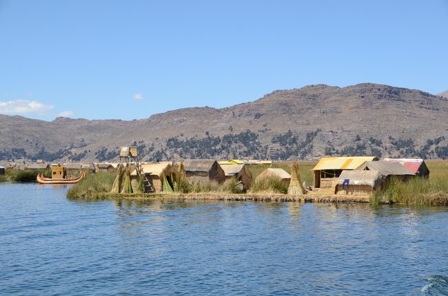 チチカカ湖にある水草で造られた浮島の集落へ行ってみたら チチカカ湖にある水草で造られた浮島の集落へ行ってみたら