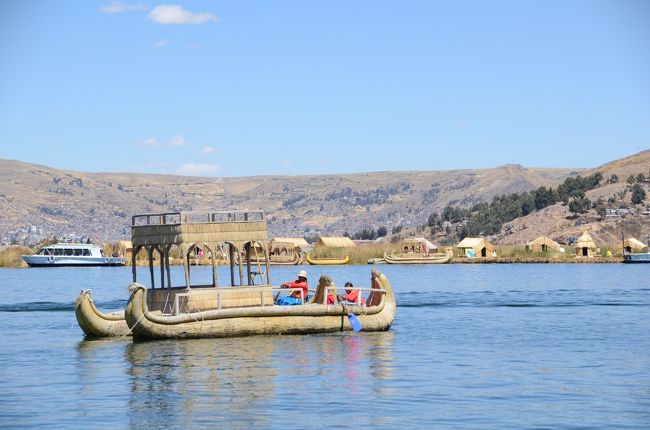 チチカカ湖にある水草で造られた浮島の集落へ行ってみたら