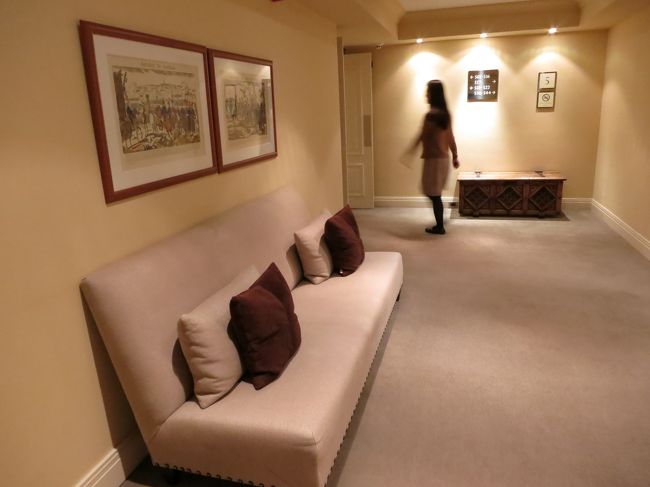 部屋に戻ります。<br />エレベーターホール前。