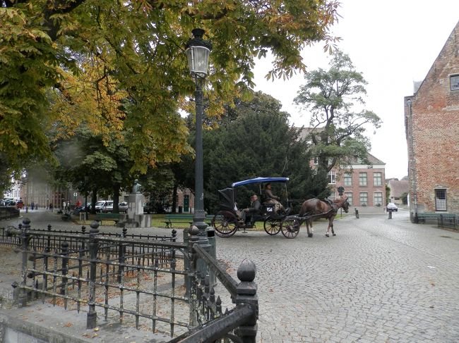 聖母教会近く<br /><br />この辺りになると馬車あ増えてくる。