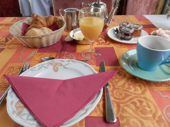 朝食<br /><br />パンがおいしかった〜〜