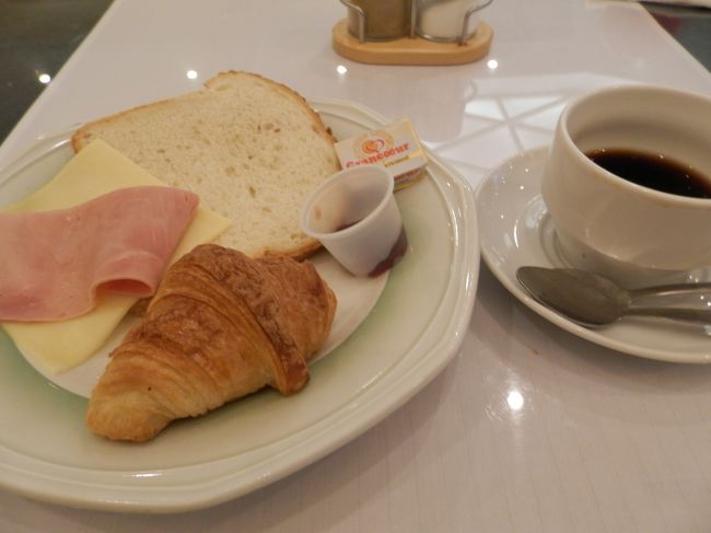 最終日朝食<br /><br />簡単に。<br />このあとすぐ空港だと思うと、感慨深い。