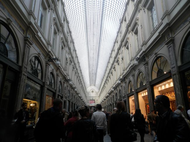 ギャルリーサンチュベール<br /><br />チョコレート屋さんや有名ブランドのアーケード街。<br />見てるだけで楽しくなっちゃう！<br />ココもスリが多いらしいので要注意。