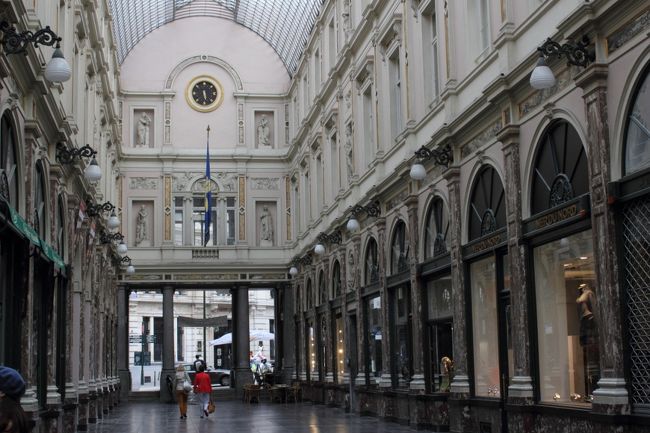 またギャルリーを通り・・