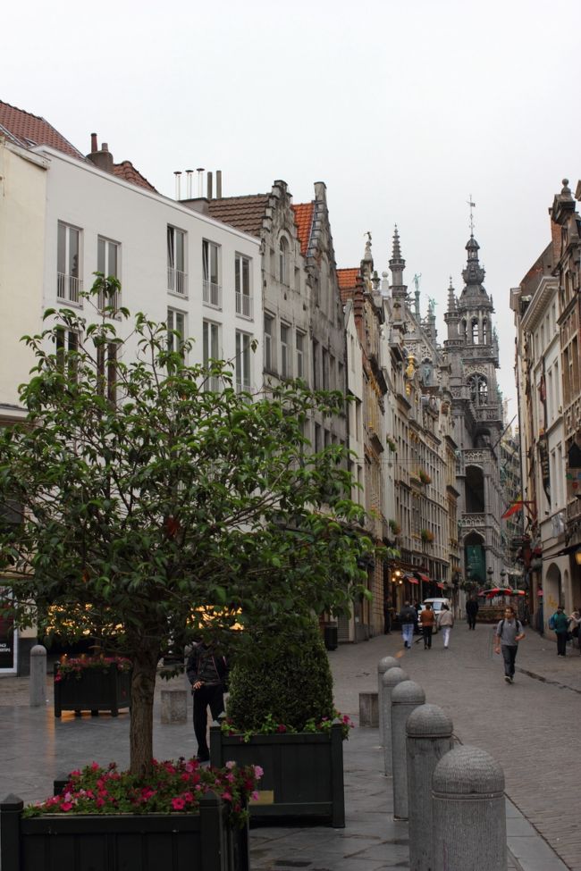 グランプラス方面を見るとこんな感じ。