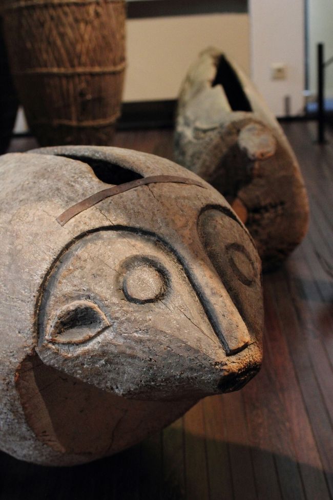 アザラシ型の楽器。ほのぼのした表情がかわいい。<br />木魚みたいなもん？