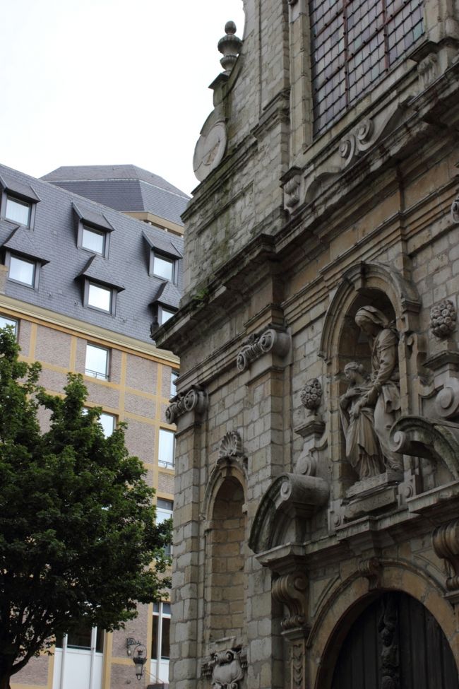 アゴラ広場横の教会です。<br /><br />ガイドブックの地図には名前も載っていないような小さな教会ですが、なかなかかわいくて気に入りました。