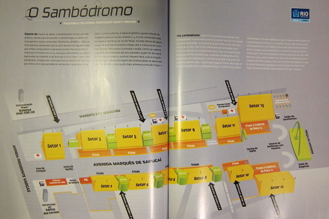私たちの席はSector9の最前列から2段あがった、いわゆるマス席。5人がけで、それなりにゆとりのある席です。すぐ目の前をサンバチームが通っていきます。日本から5人の席を事前に押さえるのは、手数料を覚悟しないとしょうがない感じ。往復のバス、1グループに1人つくガイド、最上級の席・・・で、1人あたりの金額はかなり高額でした。<br />私たちの斜向かいのSector6には審査員席がありました。リオのカーニバル、単に踊りながら練り歩くのではなく、チーム対抗のシビアな戦いなのです。