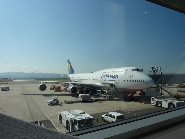 憧れのルフトハンザ！<br />今まではなんとなく金額的に高かったりで憧れつつも乗れて居なかったルフトハンザに今回初搭乗！！！<br />でも、数日前まで大規模ストを決行していただけに今回の旅行に影響出るんじゃないかとハラハラしっぱなしでした。<br />9/7の24時間ストで決着がついて本当によかったです。<br />通常運行のルフトハンザは文句なかったです。<br />どこもかしこもルフトハンザマークが自慢げに表示されていてルフトハンザ好きにはたまらないなあ。<br />