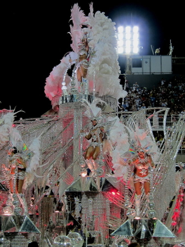 テーマは To you, Portinari, breaking through the canvas to reality(ポルティナリへ、キャンバスをぶち抜いてリアリティに迫ろう）・・・ポルティナリさんはどなたなんでしょうか。