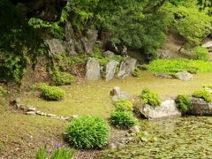 新緑の中に

『十六羅漢』（山口県青島）に見立てた『立石』


この横から、ちょっと上り坂を上がって行きます…。