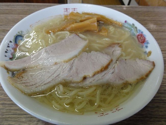 食べログで高評価だった鳥よしというラーメン店ですが、頑張って食べました……。