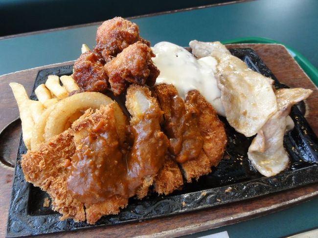 なんかお店一押し的なメニュー「社長盛りハンバーグステーキ」ってのを頼んだら超ハイカロリープレートみたいな感じのやつがやってきた。食べきったけど、その日はもう何も食べられませんでしたｗ