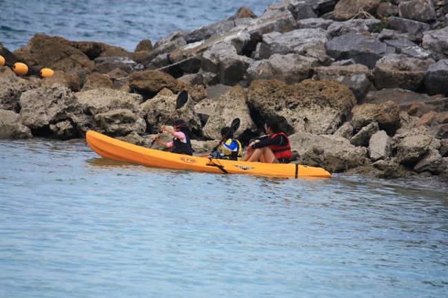 カヌーも借りました。<br />ブイの内側しか乗れませんが、お試しで乗るには十分でした。<br />これまたクラブサビーで無料。<br />