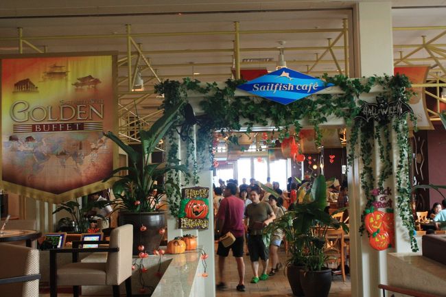 お昼はやっぱりセイルフィッシュカフェ。<br />この日は混雑していて入るまでだいぶ待ちました。<br />