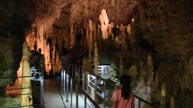 日本で２番目の長さなんだとか。<br />長いですが他の鍾乳洞と比べて歩きやすい気がしました。<br />