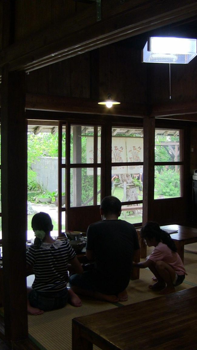 まるで田舎に行ったかのような落ち着ける店内。<br />残念ながらセットメニューは終わっていましたが、そばはどれもおいしかったです。<br />