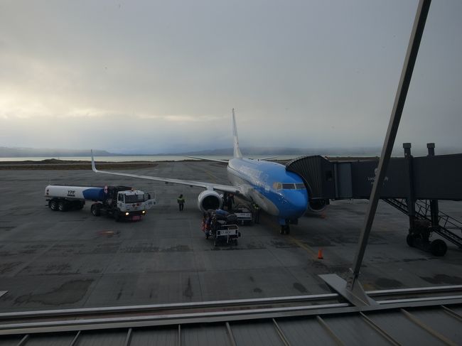 ウシュアイアからカラファテへの移動には、アルゼンチン航空を使用しました。今回は特に遅れもなく、ウシュアイアを15時55分に出発し、17時20分頃カラファテに到着です。ここも曇っていました。