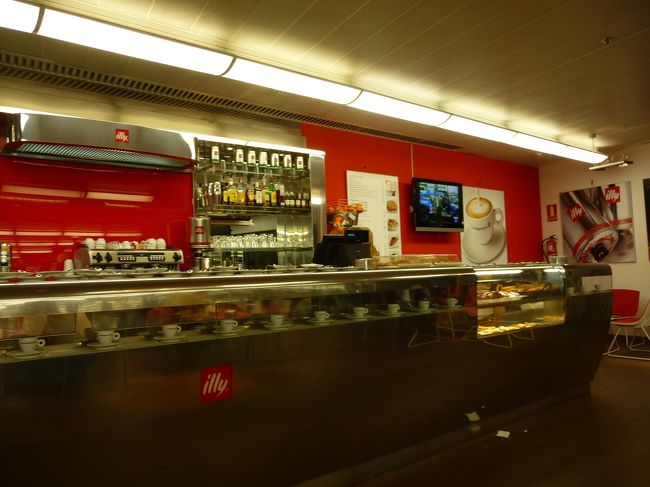 アトーチャレンフェ駅のカフェ。朝食をいただきました。