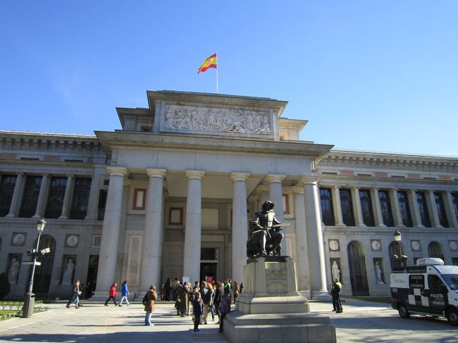 プラド美術館です。<br /><br />開館前にならんだら、すでに日本人ツアーの方の団体が並んでいました。「ラス・メニ―ナス」をメインにささっと回って出て来ました。<br /><br />これで、３大名画のうち２つを済ませました。ラストのアムステルダムの「夜警」も行くぞ。<br />