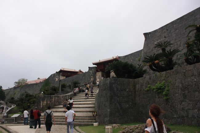 首里城まではいくつかの門をくぐります。<br />こちらは瑞泉門。<br />