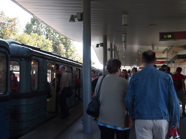 メトロ2号線　終点のOrs veser tere　で　HEVに乗り換えます。