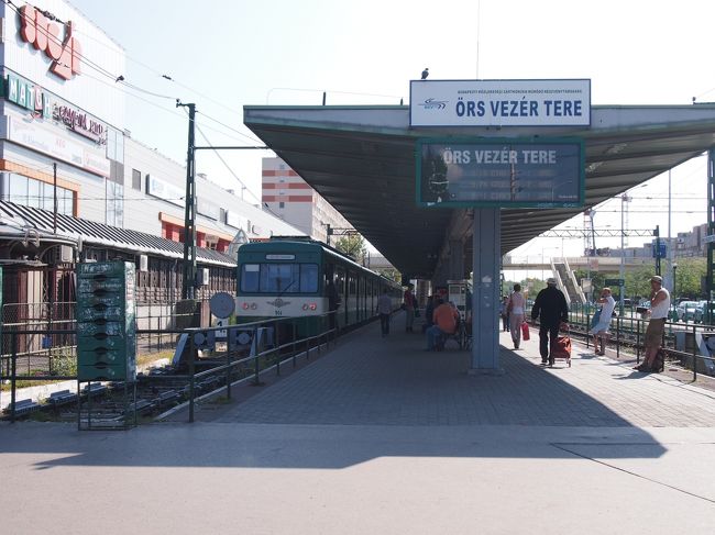 ここから　郊外電車ＨＥＶ　が出ています。