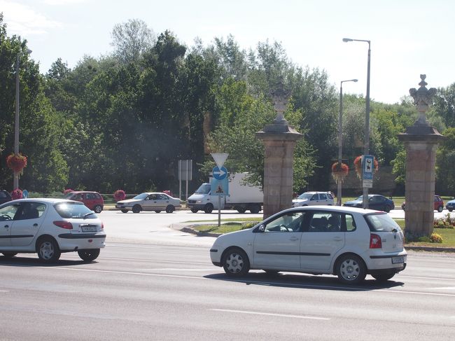 今までの　鄙びた駅とは　雰囲気が違うなぁ　と感じながらも　てっきり終点まで　乗るんだと　思い込んでます。