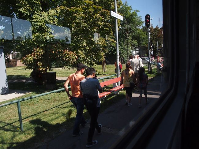 半数以上の乗客が　下車。　あれ？　ここで降りるんだったの？　まぁ　終点まで乗っちゃおう。　