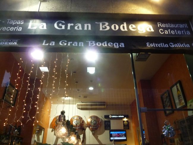 １２月２８日（火）<br />朝食は付いていないので、ホテル近くのカフェへ。