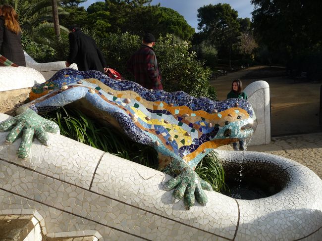 有名な「トカゲ」のモニュメント。<br /><br />この水が出る仕組みが有名らしいですね。