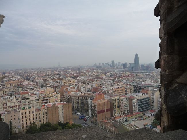 市内を一望できます。<br /><br />はるか向こうはバルセロネーターの海ですからね。<br /><br />また、夏に来たいです。泳ぎたい。