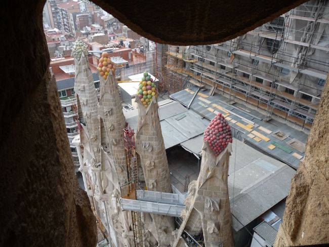 入場するとすぐ、エレベーターに乗って上層階へ。<br /><br />これは上の階に登らないとみられない光景ですね。