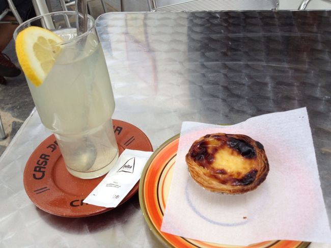 カフェがあったので休憩。<br />ナタとレモンジュースです。