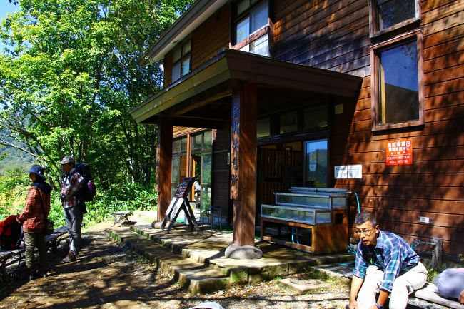 東電小屋<br /><br />水！！！！助かった。<br /><br />さっき昼ごはん食べたところの自販機は全部売り切れで困ってたんだ。<br />みなさん、飲み物は余裕を持って持参しましょう。<br /><br />11:00