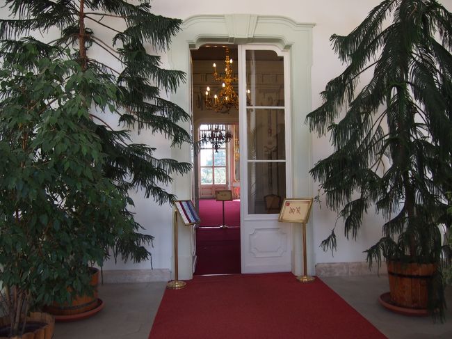 ここから　宮殿内部を見学です。