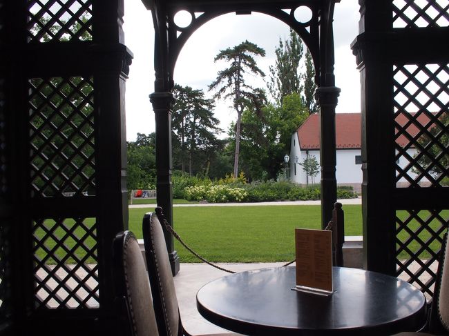 テラス席で　コーヒーを頂きます。