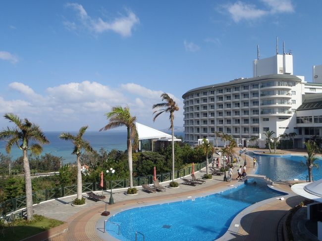 宿泊するホテルのかりゆし・スパ・リゾートです。古いホテルですが　むかーし泊まった時より綺麗にしてました。