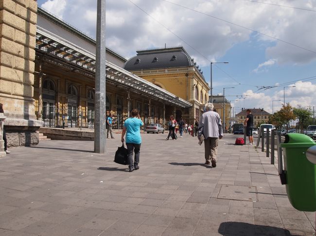 グドゥルーから　東駅に到着。