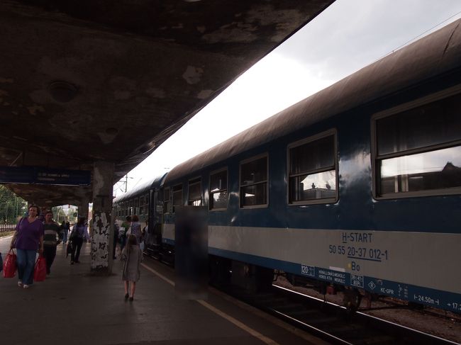 ぼちぼち　列車にのります。<br /><br />ここで　乗り遅れたら　身も蓋もありません。