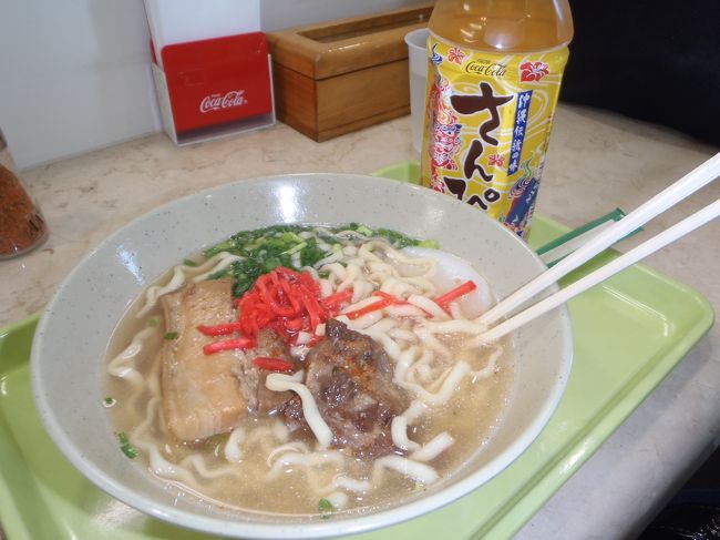 「あ・・沖縄そば食べてない」って事で　空港で。<br />美味しいんだよねー♪