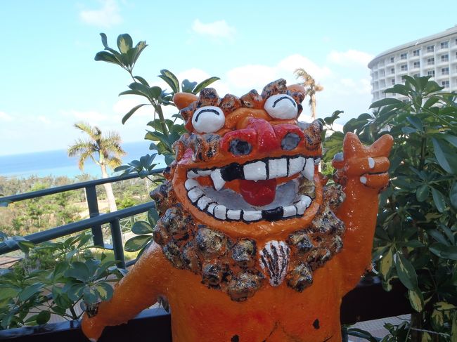 ニュースで言ってるように他の観光地もそうですが尖○問題まっただ中のため、沖縄にチャイ・ゼロ。今回、泊まったホテルなんてほんとはウジャウジャなんだと思いますが　ほんと　そういう意味では良かったです。はい。<br />往復ともにＯＮ　ＴＩＭＥで無事　帰福だし。<br />台風時期に少々ドキドキしながらの旅行でしたが楽しめました♪<br />旅行代金　29800円×２＋諸経費約２万くらい（お土産や現地の色々・空港までの高速や駐車代）で、お得感あり。<br />泳げる・泳げないでいけば沖縄も時期とがあるなーと思いますが、3連休は比較的とれやすし　気分転換には　やっぱいいな沖縄。<br />