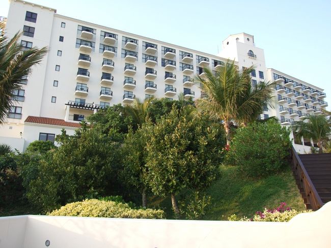 ２泊目はホテル日航アリビラ。普段はホテルなんて寝るだけだろ派ですが、素敵なホテルでした。