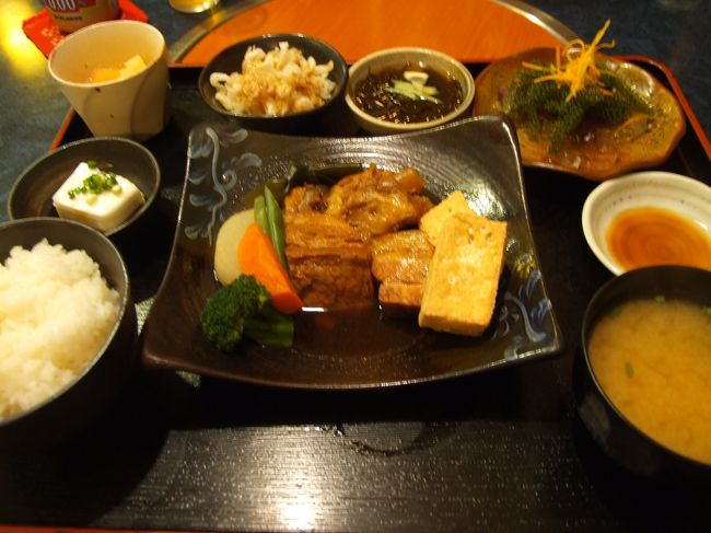 夕飯はホテルからちょっと行ったところにあるお店へ。名前は失念。（ピントがあってないですね…）<br />翌日は最終日なのですが、大した写真もないのでこれで終わりです。<br />ご覧いただきありがとうございました。