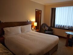ホテルはソフィテルハイランドにした。

フレンチ系のホテルなのでベッドは快適でした。
シンプルな上心地良く過ごせたのと、
そして最高の立地でした♪