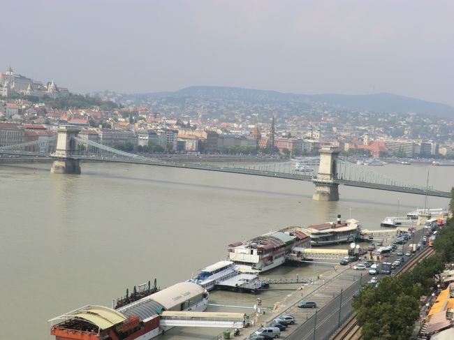 早速ラウンジへ行き、軽食をつまんで、テラスで、休憩です。