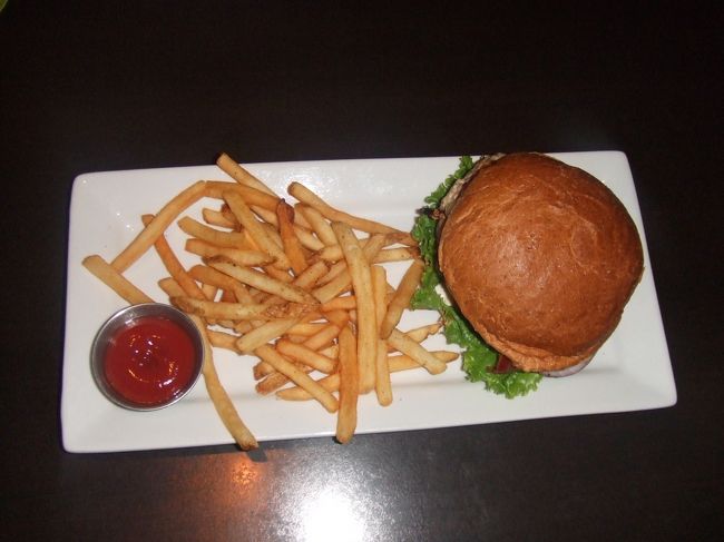 そのあとマイクロネシアモールでお買い物♪<br />写真撮らなかった〜。<br />いろんなお店があって楽しかったo(^▽^)o<br /><br />昼食はマイクロネシアモールの敷地内にあるルビー・チューズデイで。