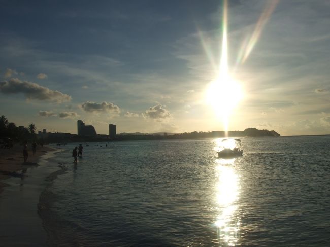 戻ってから夕日を見にタモンビーチへ。
