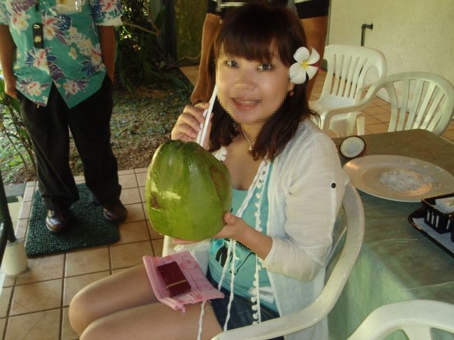 ココナッツ汁、お味は微妙でした…